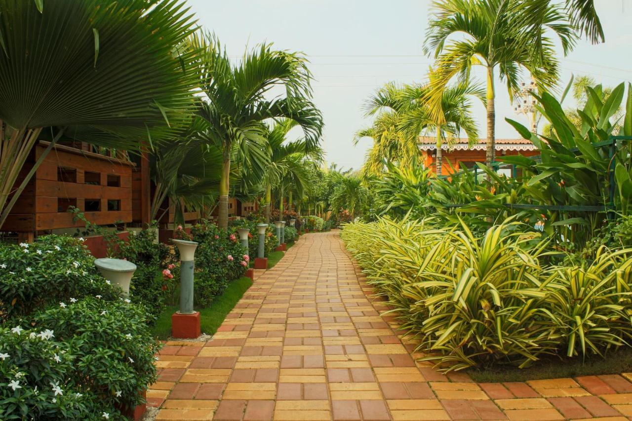 Grand Vatika Resort Arambol Bagian luar foto