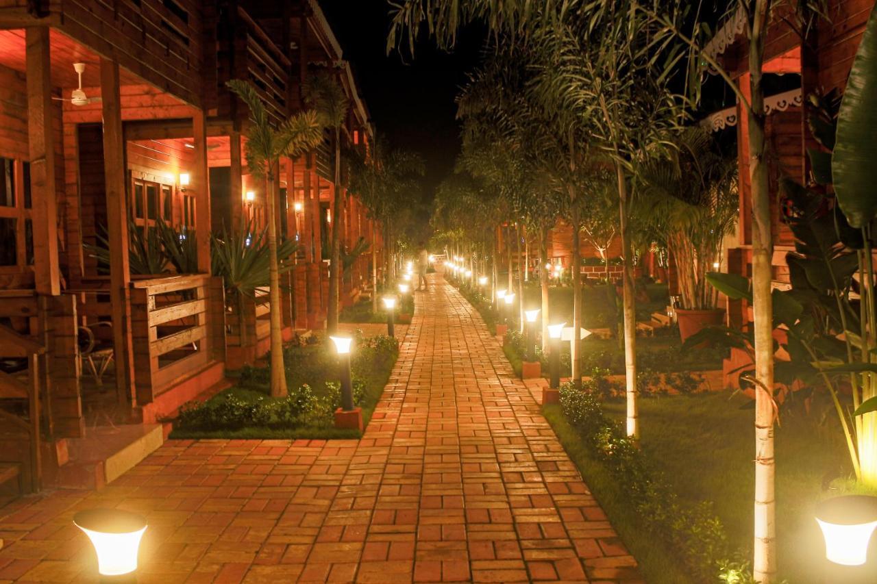 Grand Vatika Resort Arambol Bagian luar foto