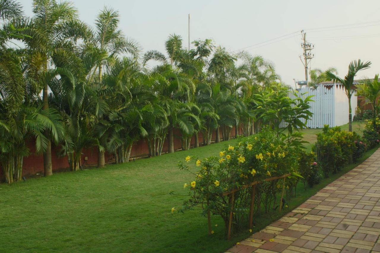 Grand Vatika Resort Arambol Bagian luar foto