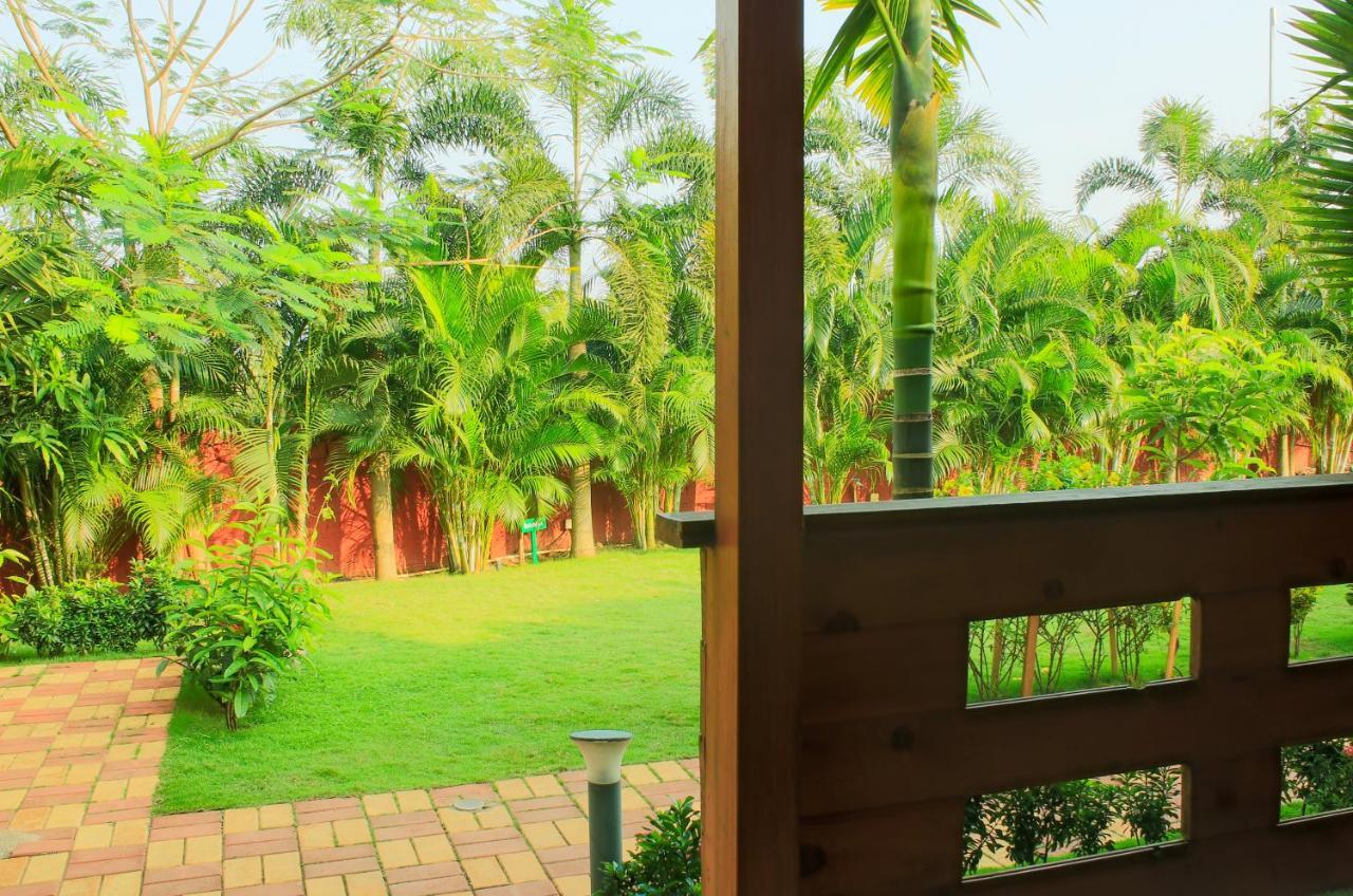 Grand Vatika Resort Arambol Bagian luar foto