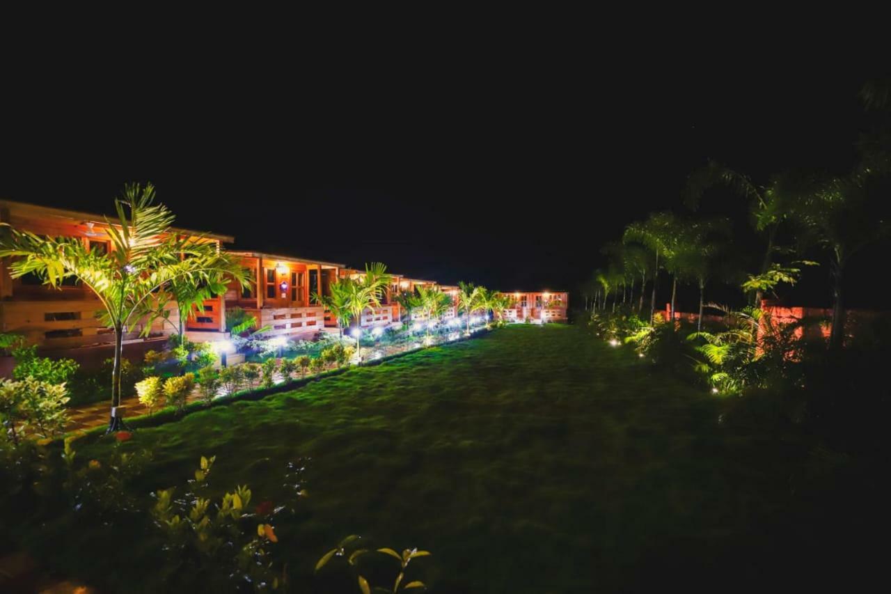Grand Vatika Resort Arambol Bagian luar foto